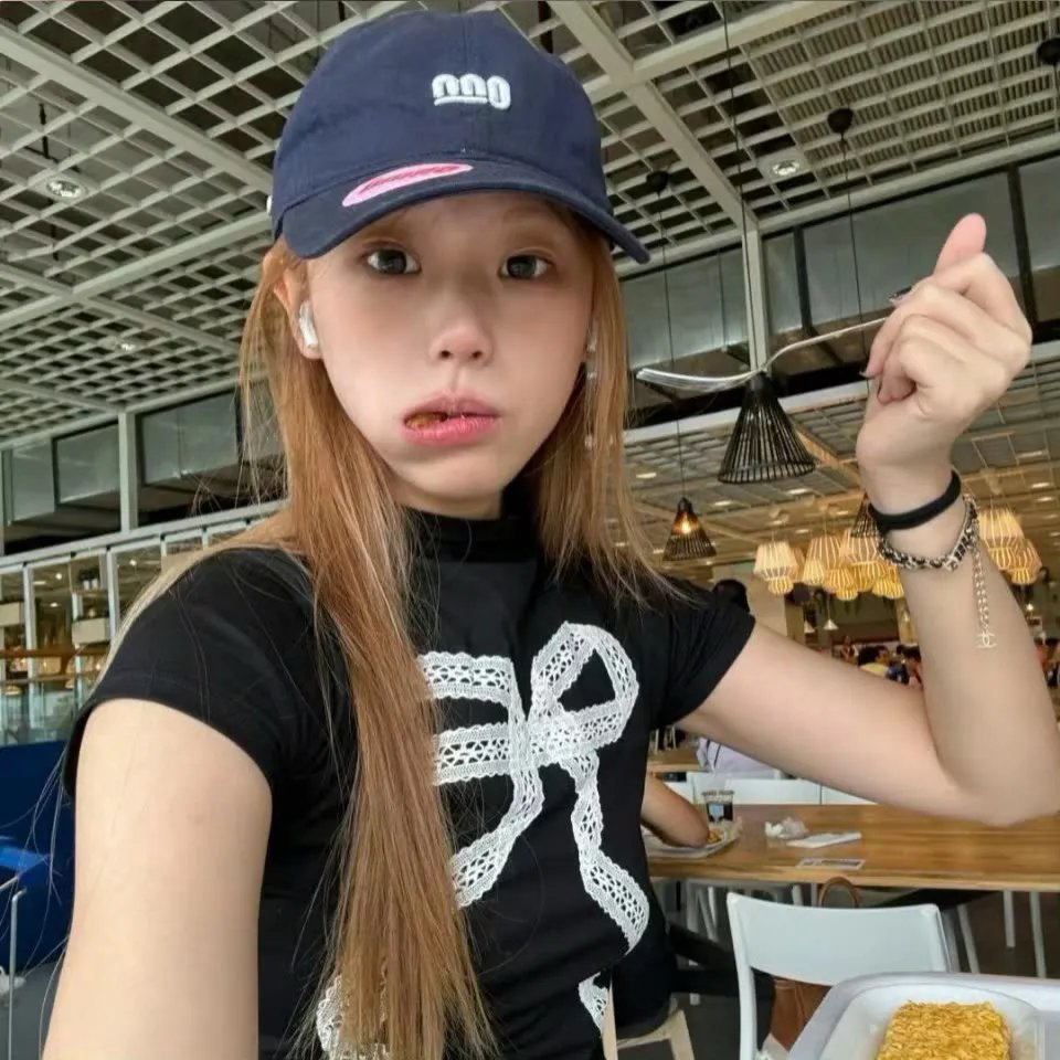 女警出更 海报